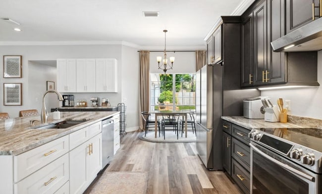 Foto del edificio - BEAUTIFUL 4/2 Pool Home in Candlewick LH