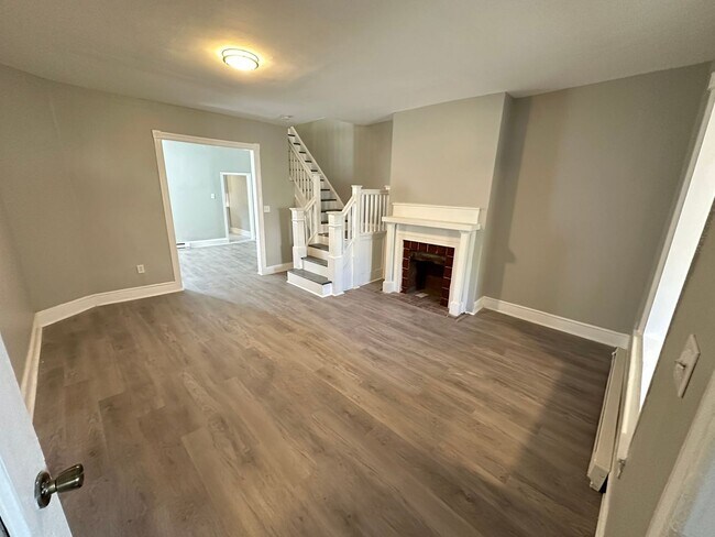 Foto del edificio - Discover the charm of this spacious 3-bedr...