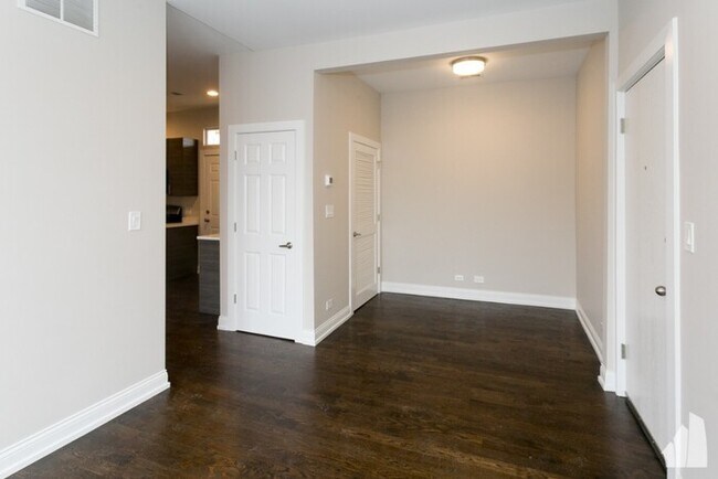 Building Photo - 2938 W Diversey Ave