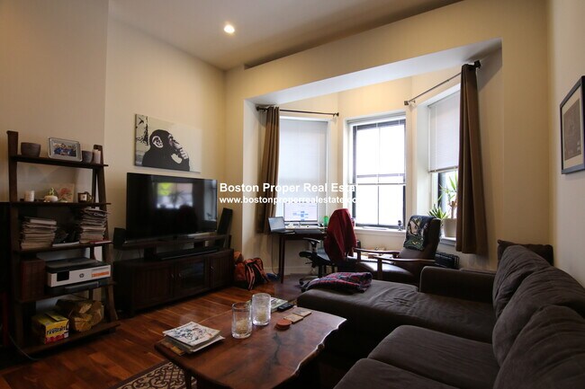 Building Photo - 557 Columbus Ave