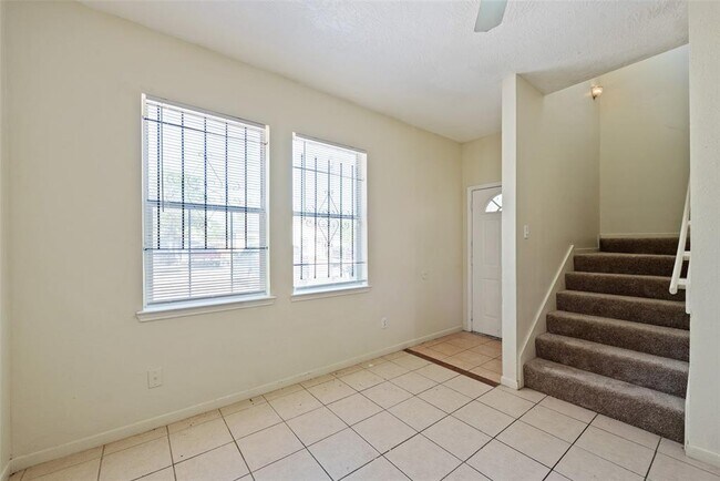 Building Photo - 6829 Dumble St
