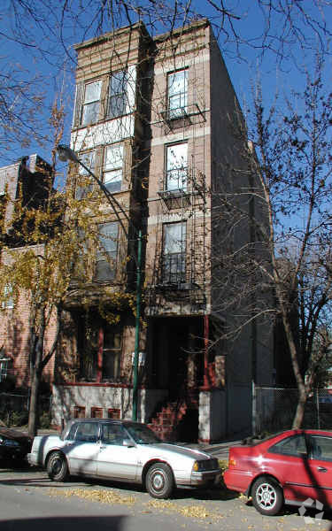 Building Photo - 320 W Evergreen Ave