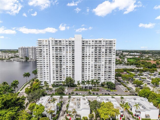 Foto del edificio - 2851 NE 183rd St