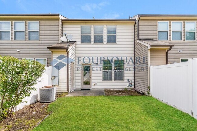 Foto del edificio - Townhome | Washer/ Dryer Included |Fenced ...