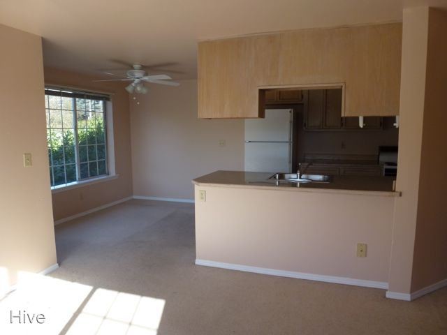 Building Photo - 5307 Ravenna Pl NE