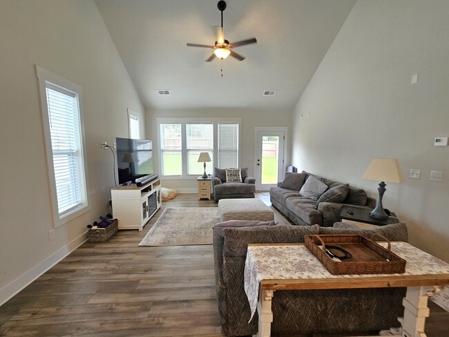 Building Photo - 301 Albemarle Ln