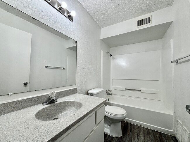 Foto del edificio - Candlewood Apartments