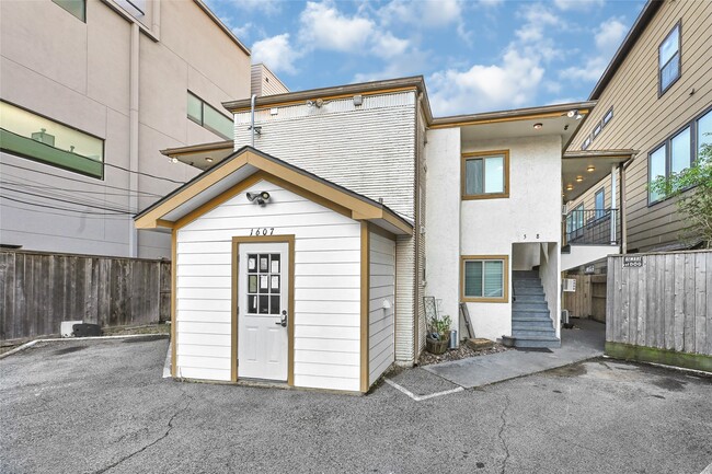 Building Photo - 1607 Welch St