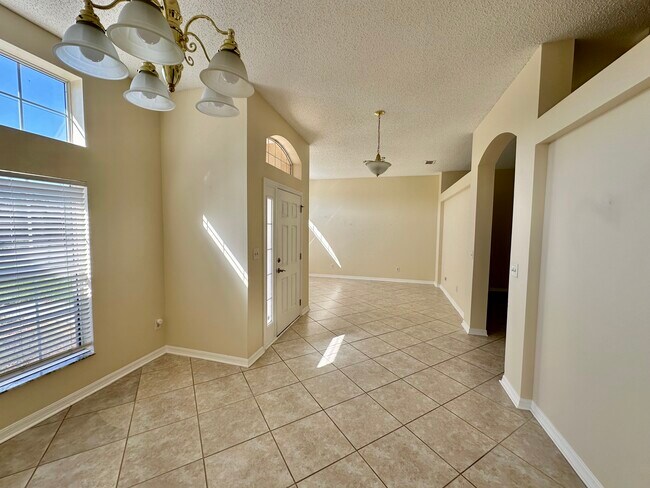 Building Photo - 32 Forest Grove Dr