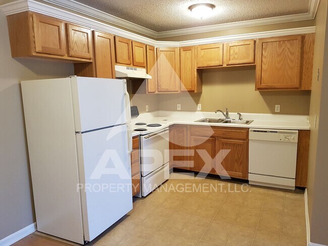 Foto del edificio - MOVE-IN SPECIAL,NO RENT TIL MAY 1ST! - NICE 3 Bd | 2 Ba Top Floor Condo in West Knoxville!