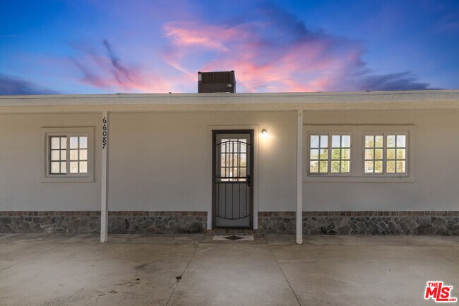 Foto del edificio - 66087 Desert View Ave