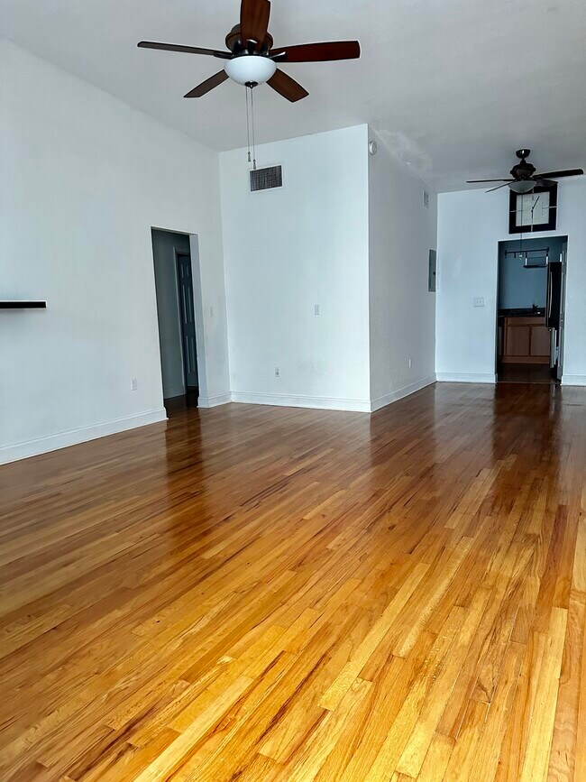 Building Photo - 9745 Bay Harbor Terrace