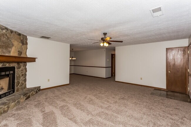 Building Photo - 295 Summertown Dr