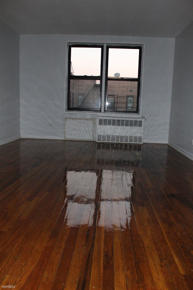 Building Photo - 955 Rutland Rd