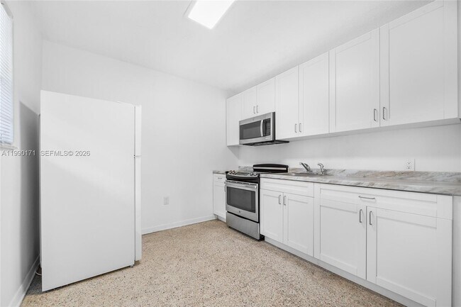 Building Photo - 2661 SW 11th St