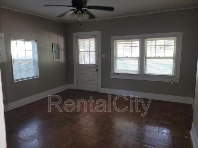 Foto del edificio - 904 Sunnybrae Ave