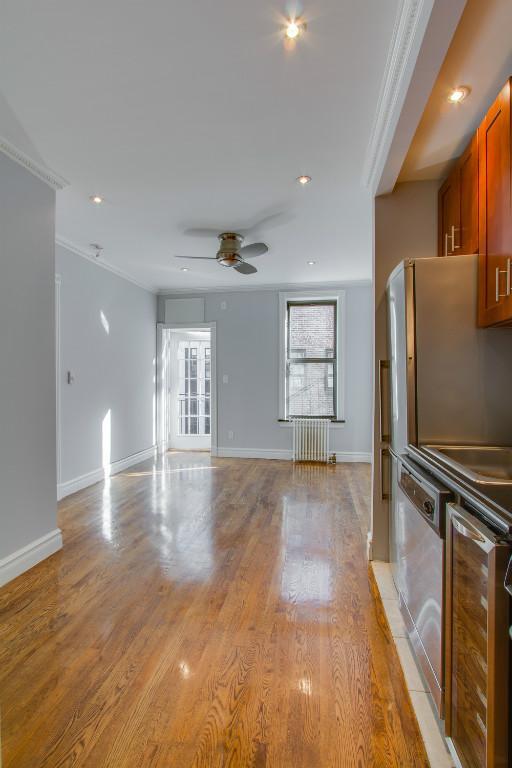 Foto del edificio - 336 E 18th St