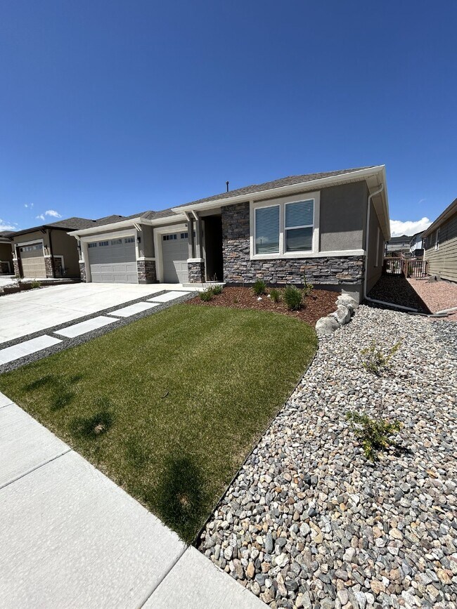 Building Photo - 4-Bedroom Home with Fireplace at 6192 Harm...