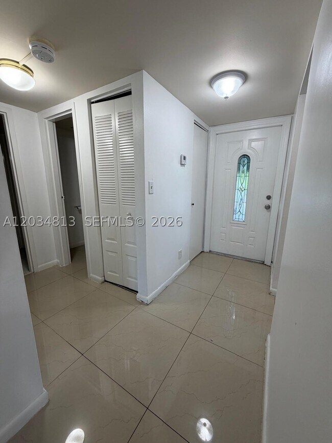 Building Photo - 107 Waterway Dr S