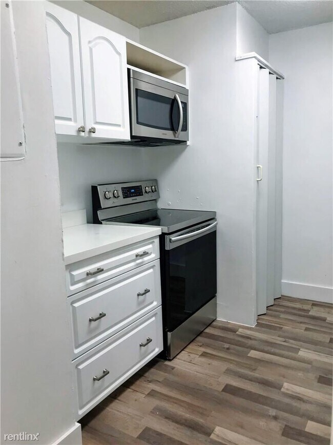 Building Photo - 2 br, 2 bath Condo - 8768 SW 3rd St