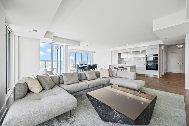 Photo du bâtiment - 30 Inn On The Pk Dr