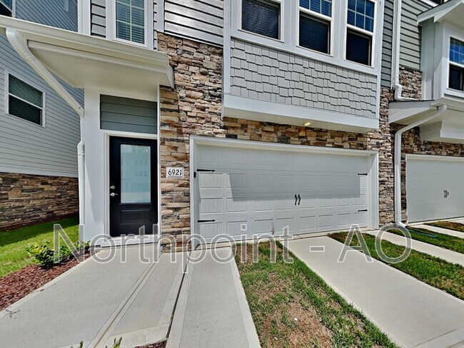 Foto del edificio - 6921 Woodland Stream Pl