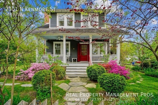 Photo - 2101 N Kenmore St House