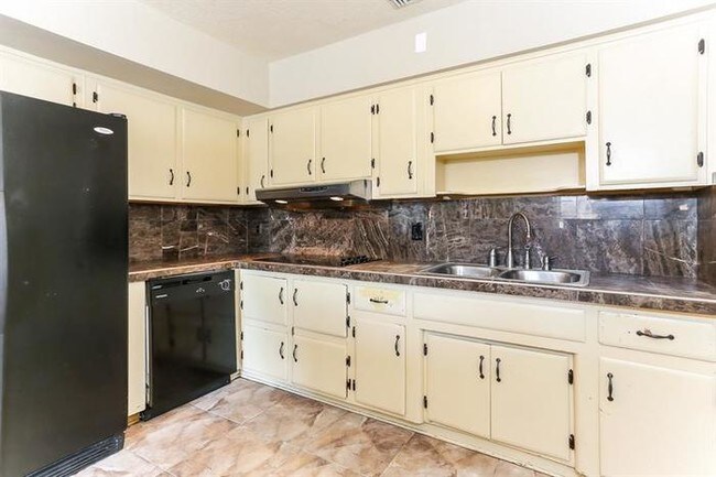 Foto del edificio - 351 SW 30th Ave, Fort Lauderdale, FL 33312