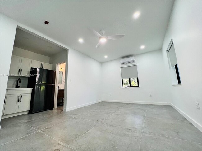 Building Photo - 5541 NW Miami Ct