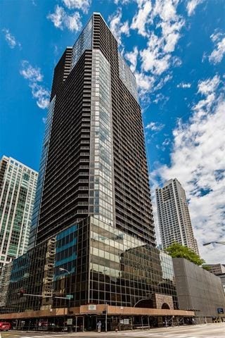 Building Photo - 10 E Ontario St