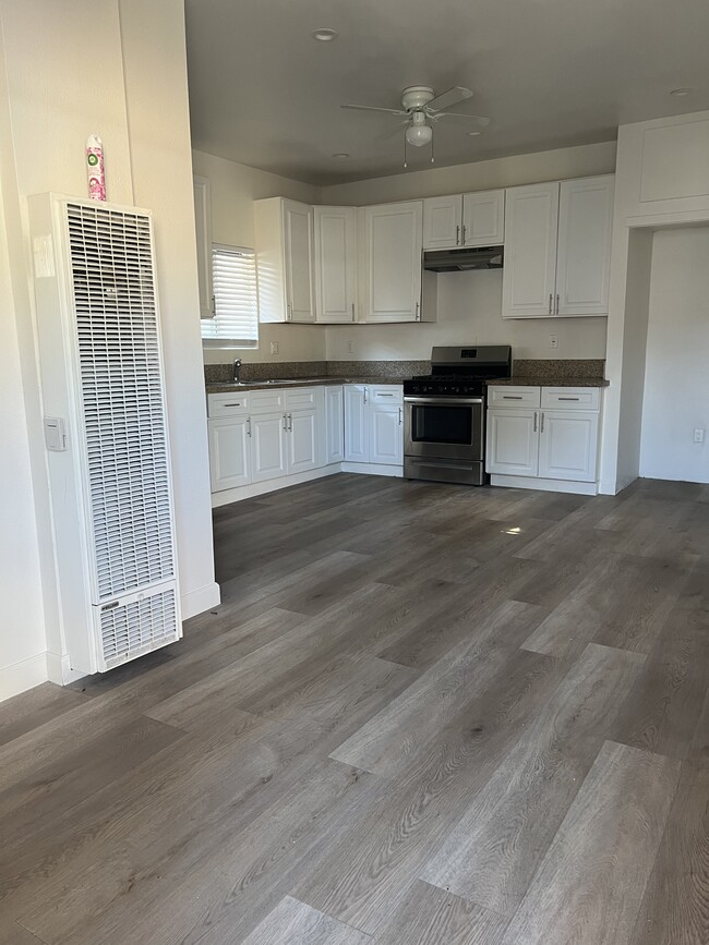 Photo - 427 W 53rd St Apartments