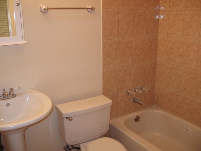 Building Photo - 302 Stratford Pl