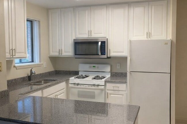 Building Photo - Brown Street Apartments