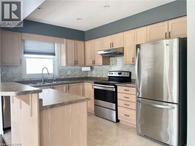 Building Photo - 284 Purple Sage Crescent