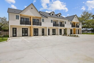 Building Photo - 1510 Kaliste Saloom Rd