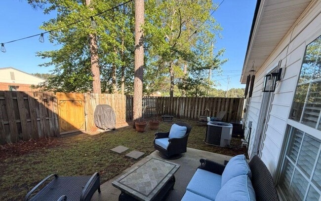Building Photo - 3 Bed 2.5 Bath Single-Family Townhouse