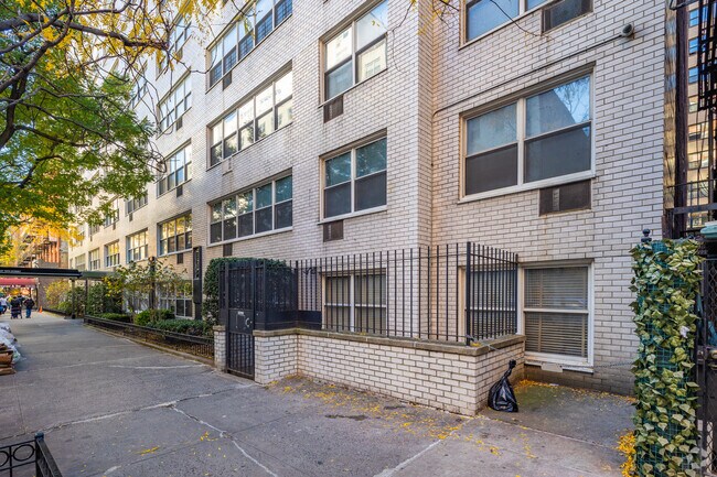 Building Photo - 310 E 70th St