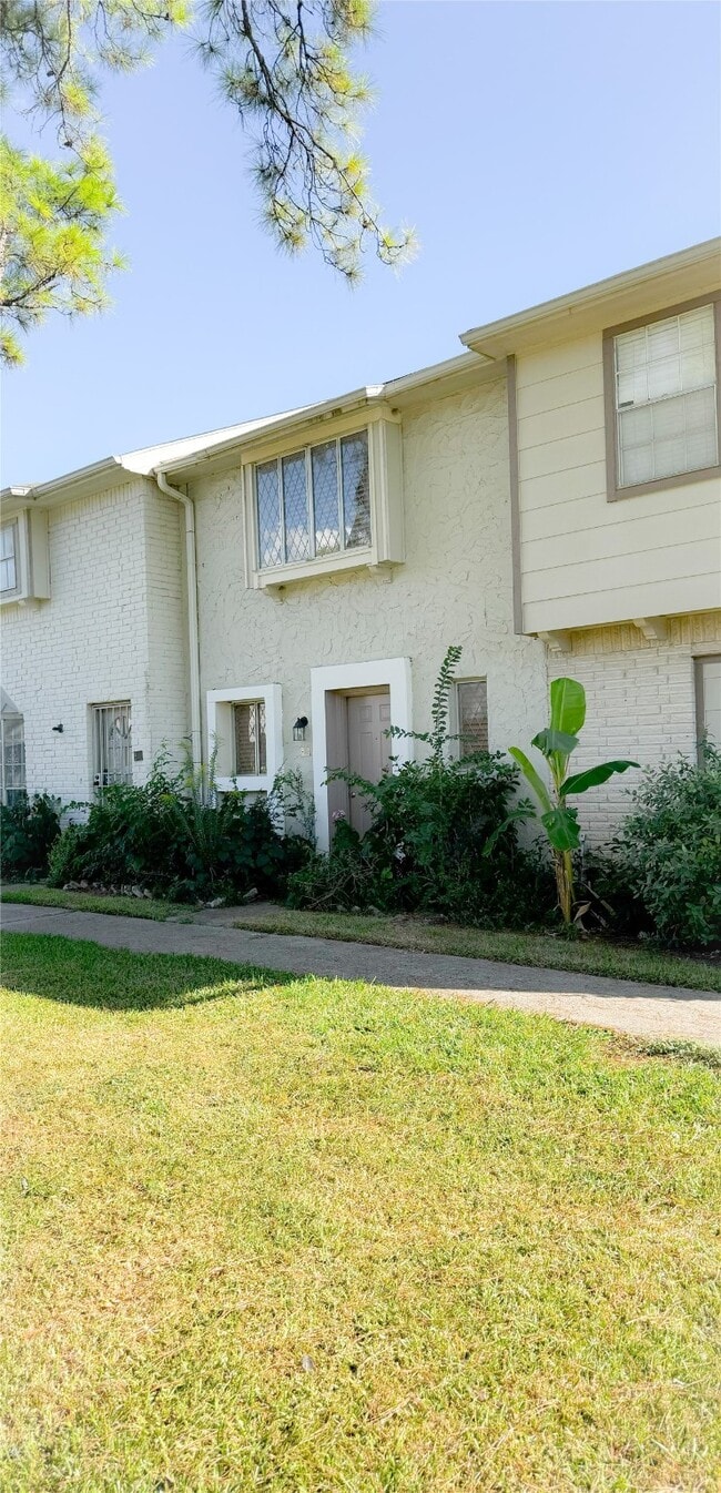 Building Photo - 6551 S Briar Bayou Dr