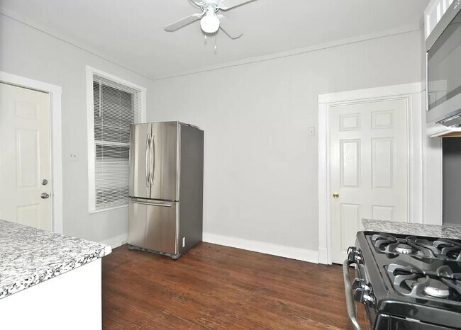 Building Photo - 2033 N Avers Ave