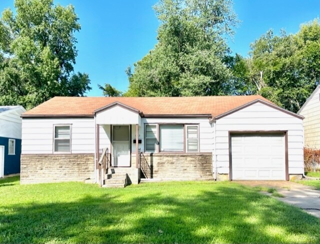 Primary Photo - 1533 N Kentwood Ave