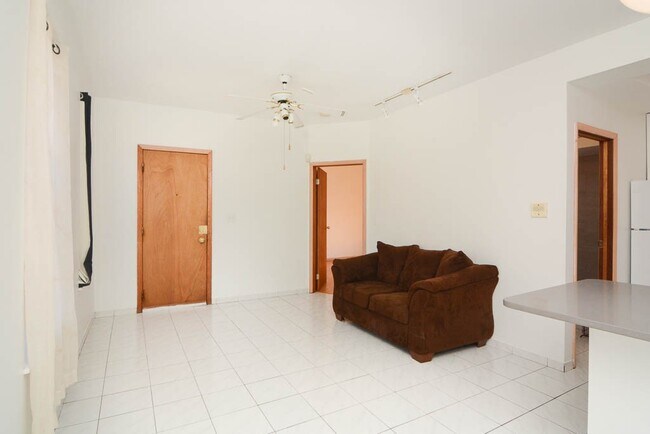 Foto del edificio - 533 N Claremont Ave