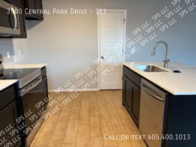 Building Photo - 3900 Central Park Dr