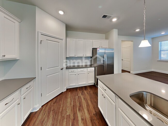 Foto del edificio - 616 Rivermist Dr