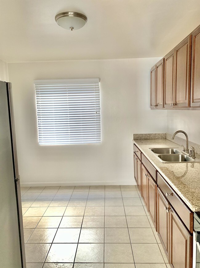 Foto del edificio - 1364 1/2 Grand Ave