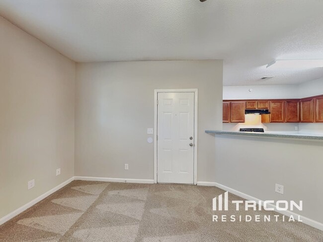 Building Photo - 312 Commons Dr