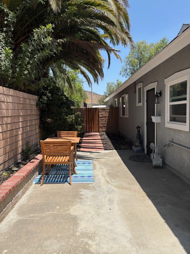 Building Photo - 28409 Victoria Rd