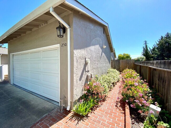 Foto del edificio - Beautifully Renovated Napa Townhome in Pri...