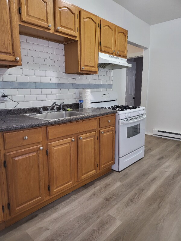 Foto del edificio - 431 E Walnut Ln