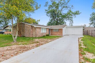 Building Photo - 4842 Ponderosa Dr
