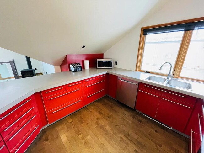 Photo du bâtiment - 16 Manitou Rd